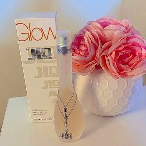 🌸 J Lo Glow bottle 🌸